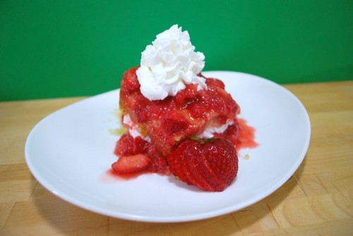 Doesn't that look fabulous.  Strawberry Shortcake with whipped cream.