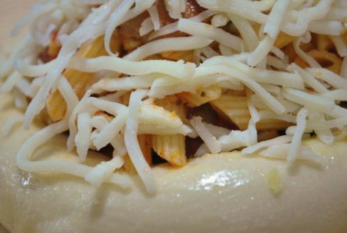 Cover the pasta with cheese.