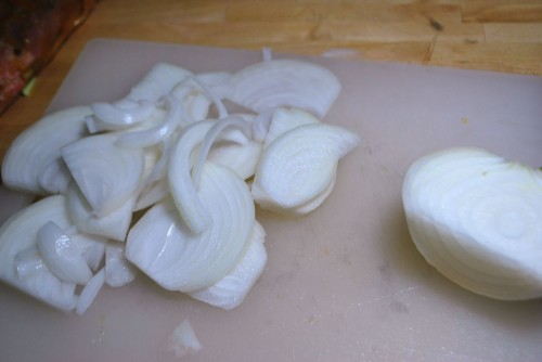 Cut the onion into long strips