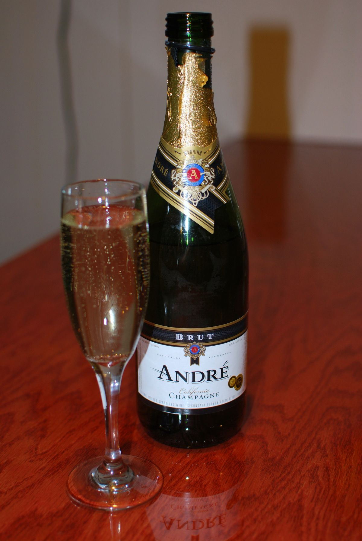 Шампанское 15. Шампанское Андре драгвинт. Шампанское Andre de Verlaine. Шампанское Bear. Champagne taste.