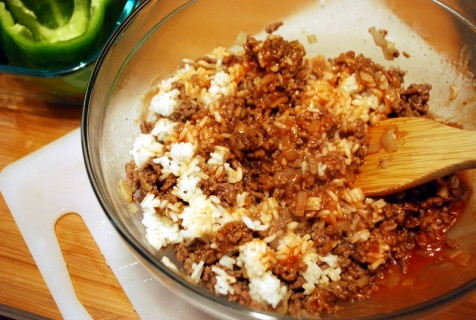 Mix the rice, beef and seasonings together
