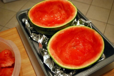 Scoop out the watermelon from the rind.