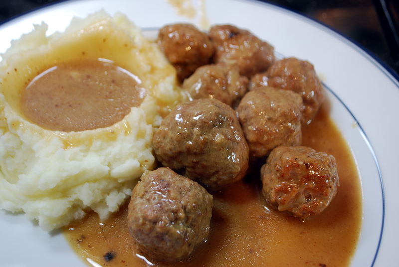 Swedish Meatballs and Mashed Potatoes - SavoryReviews