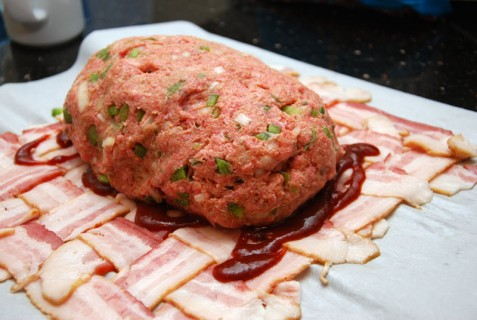 Drizzle some sauce and add give the meatloaf some bacon love