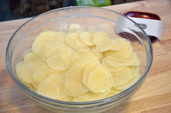 Cheddar Cheese Scalloped Potatoes and Ham - SavoryReviews