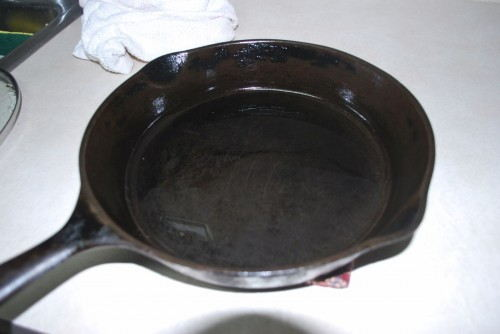 Seasoned cast iron pan